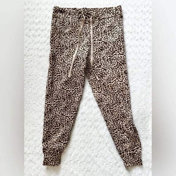 NWT- MONROW Leopard Jogger Sweatpants Cashmere Blend - Picture 3 of 12